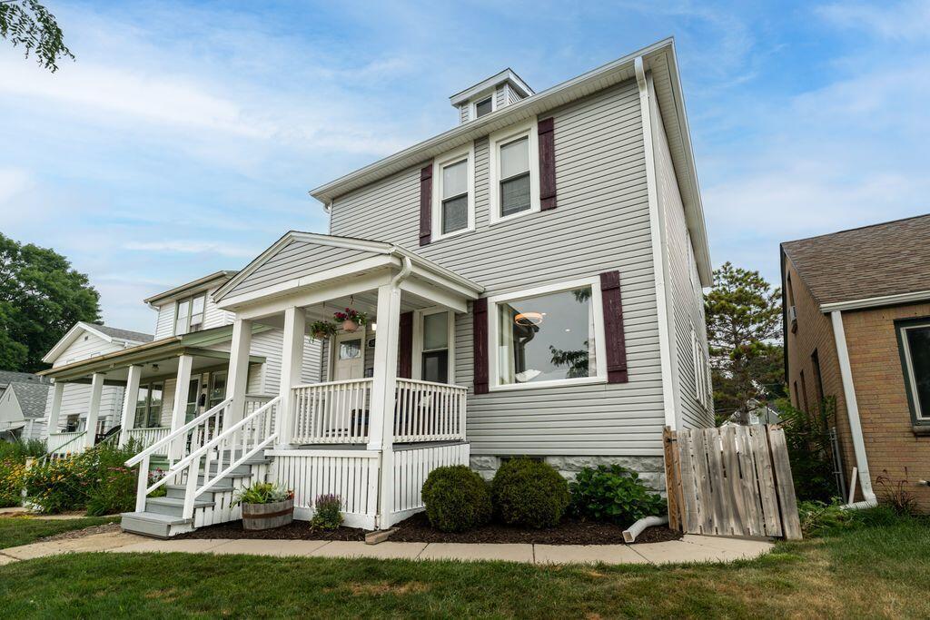 3660 S Iowa Ave, Saint Francis, WI 53235