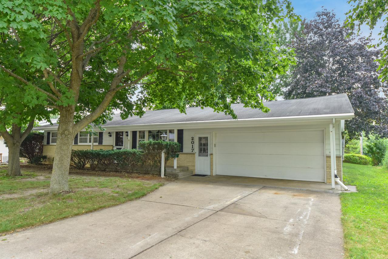 2017 Chestnut St, West Bend, WI 53095