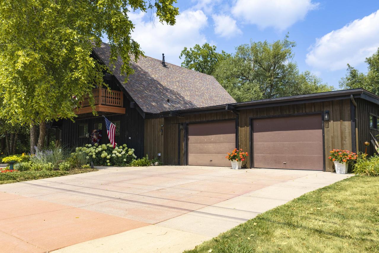 709 N Water St, Watertown, WI 53098