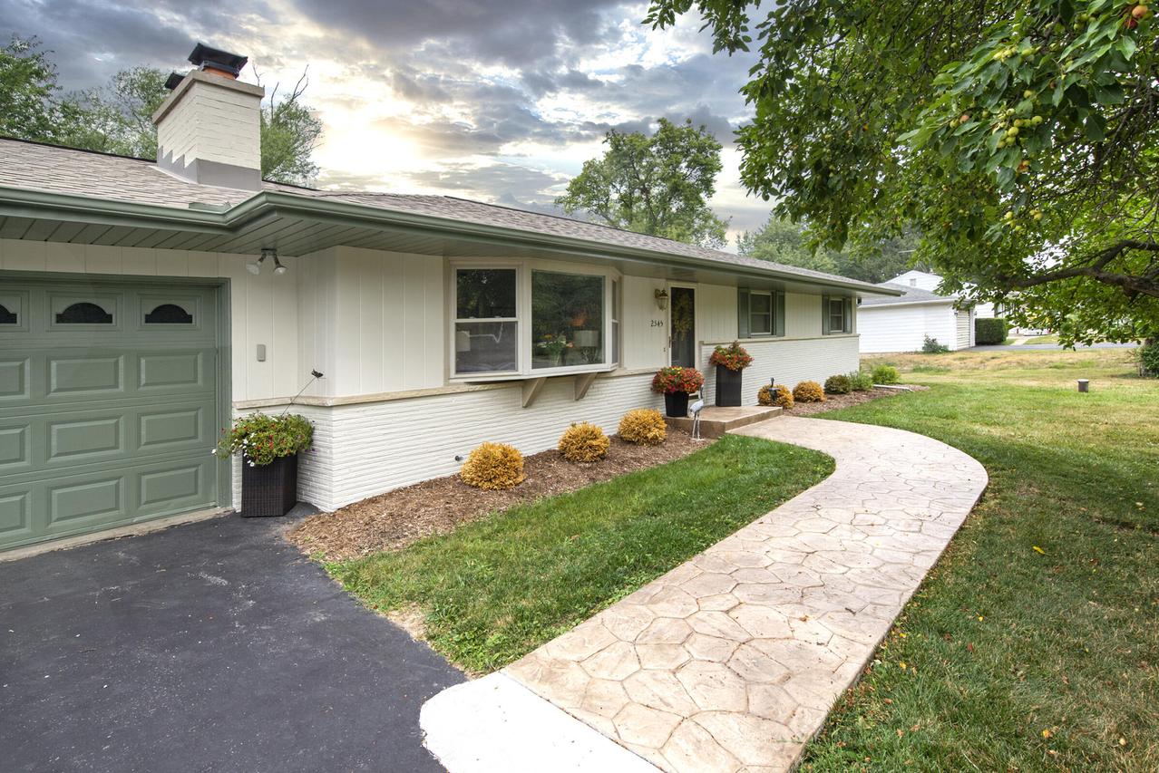 2545 Brookside Ln, Brookfield, WI 53005