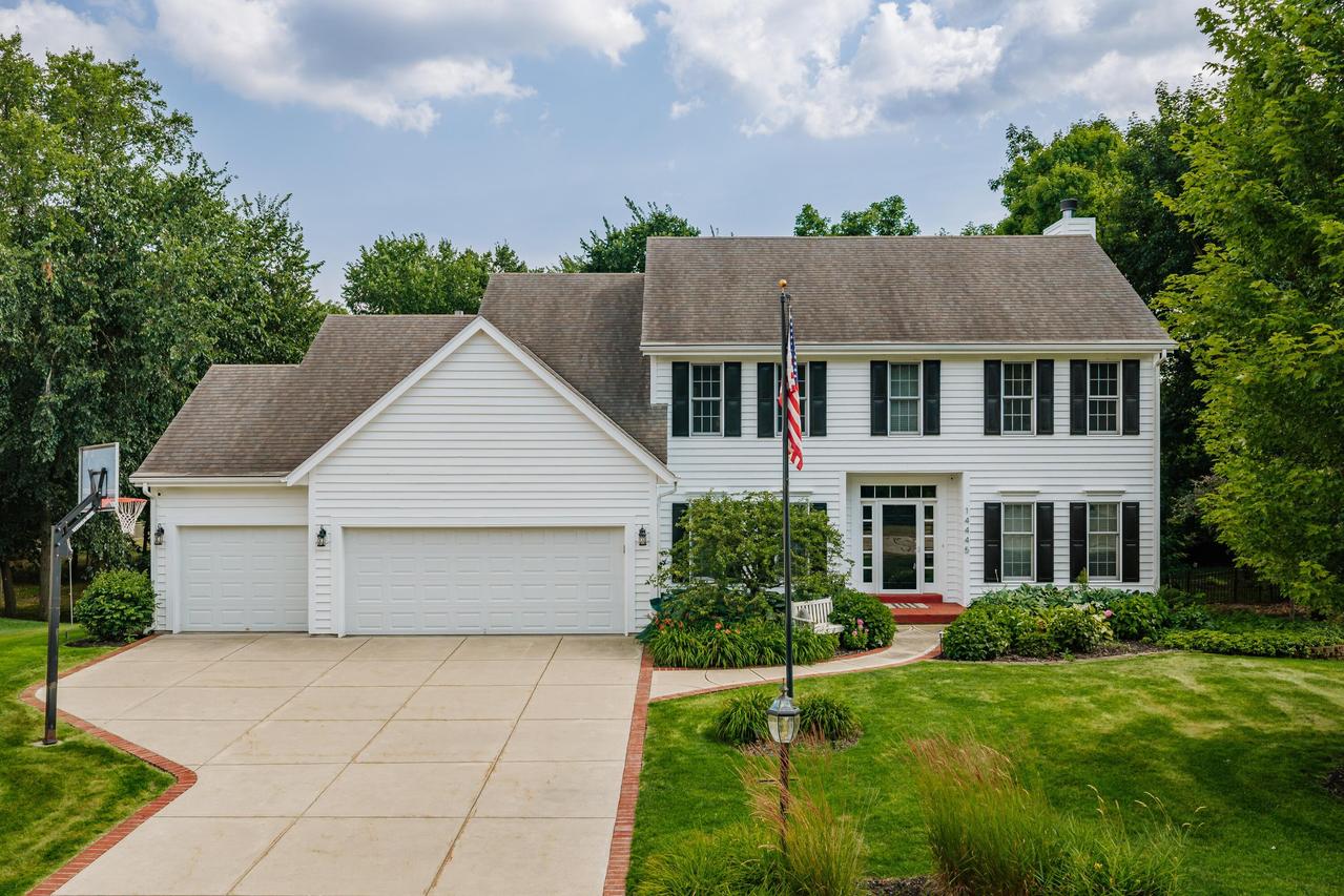14445 W Meadowshire Dr, New Berlin, WI 53151