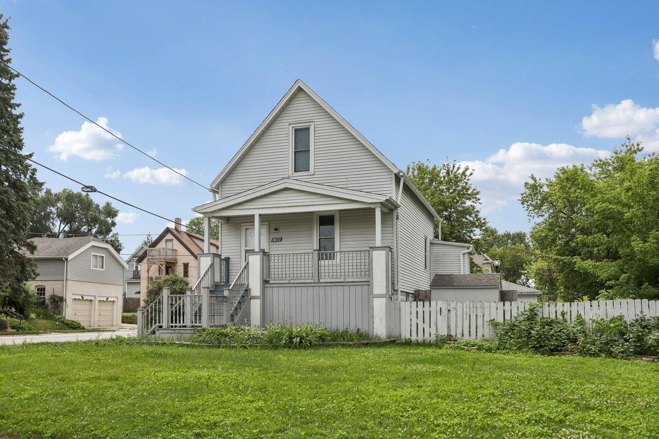 1401 Manitoba Ave, South Milwaukee, WI 53172