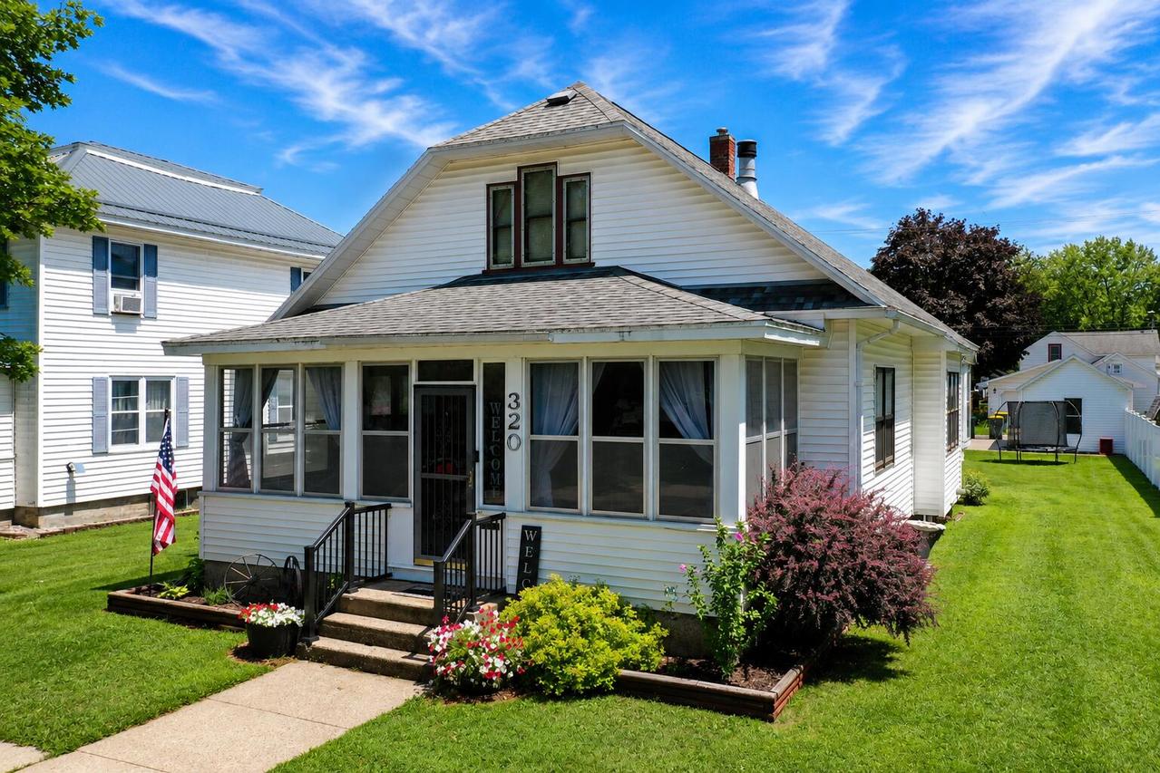 320 N Wacouta Ave, Prairie Du Chien, WI 53821