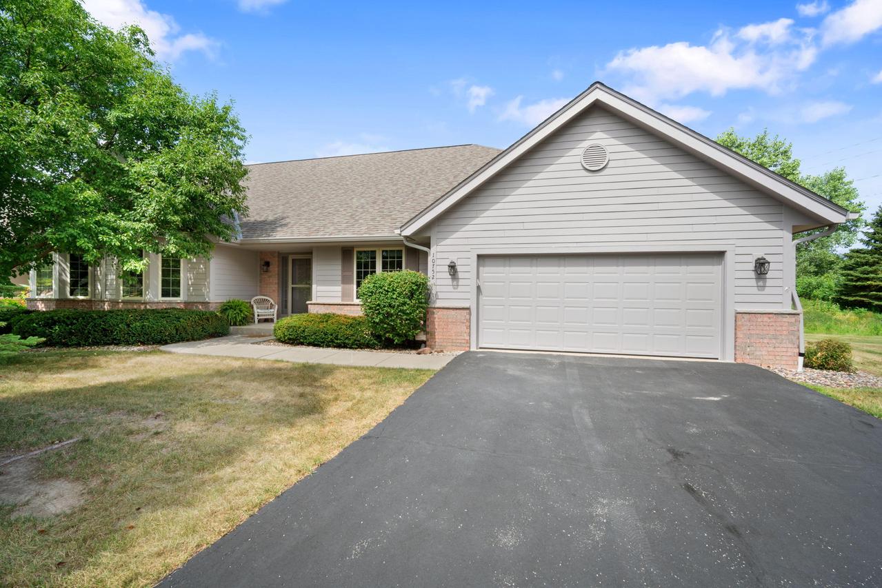 10752 N Oxford Ct, Mequon, WI 53092