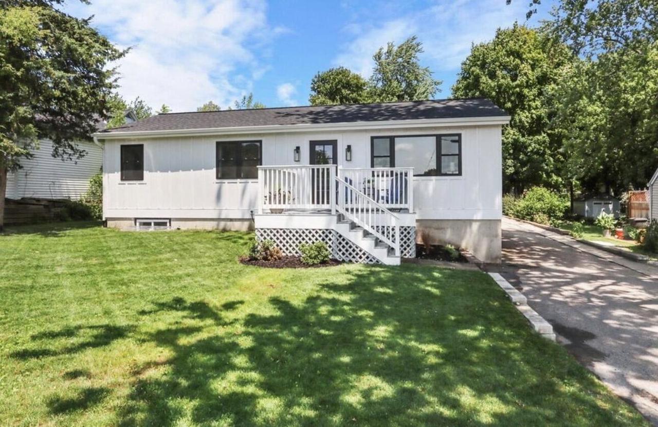 190 Dewey Ave, Fontana, WI 53125