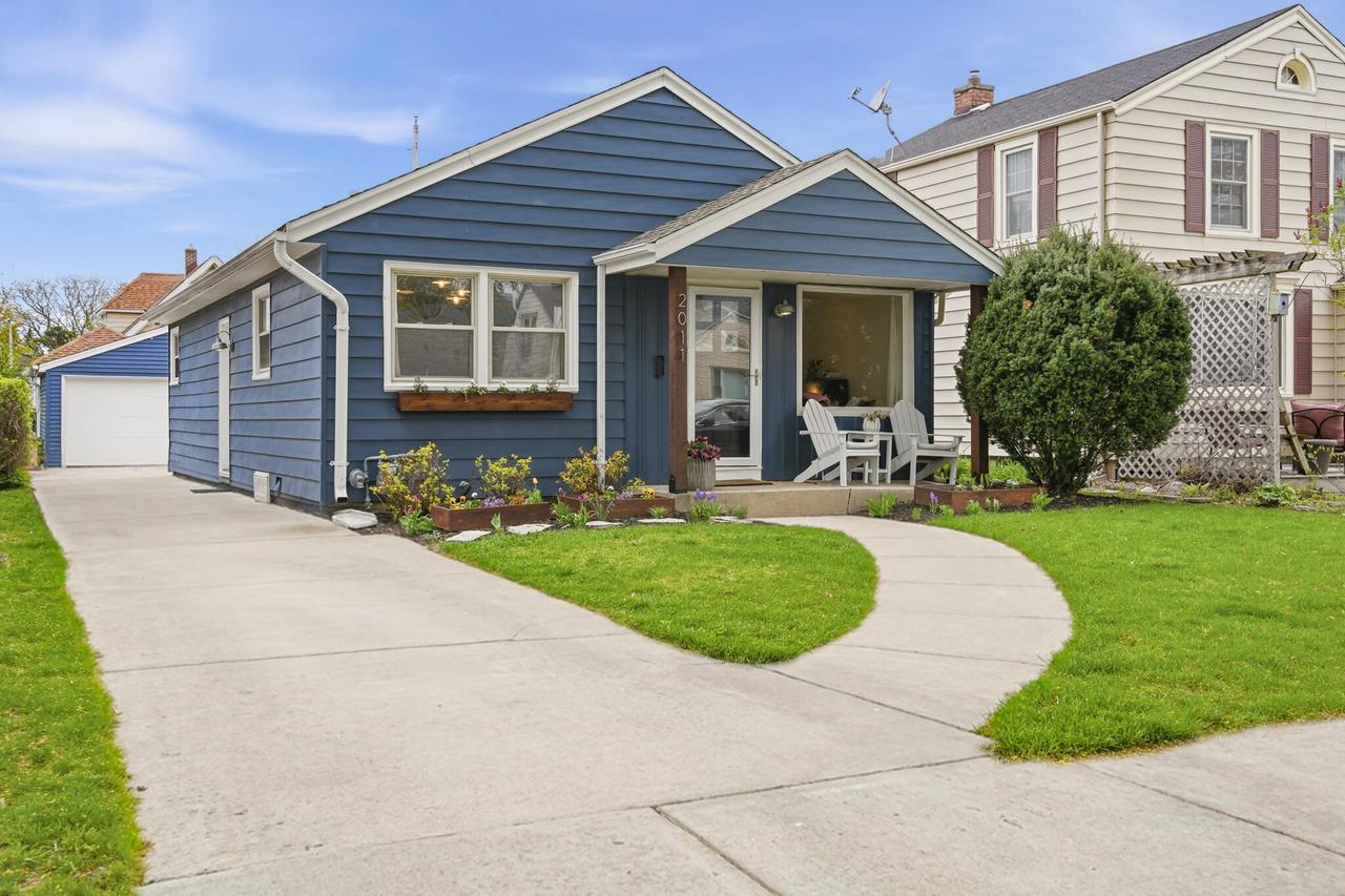 2011 N 85th St, Wauwatosa, WI 53226