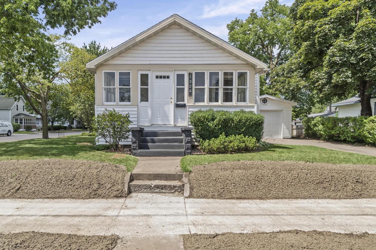 1324 S 16th St, La Crosse, WI 54601