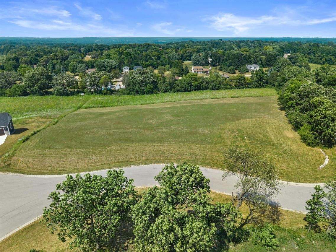 S59W29914 Aces Ct #Lt1, Genesee, WI 53189
