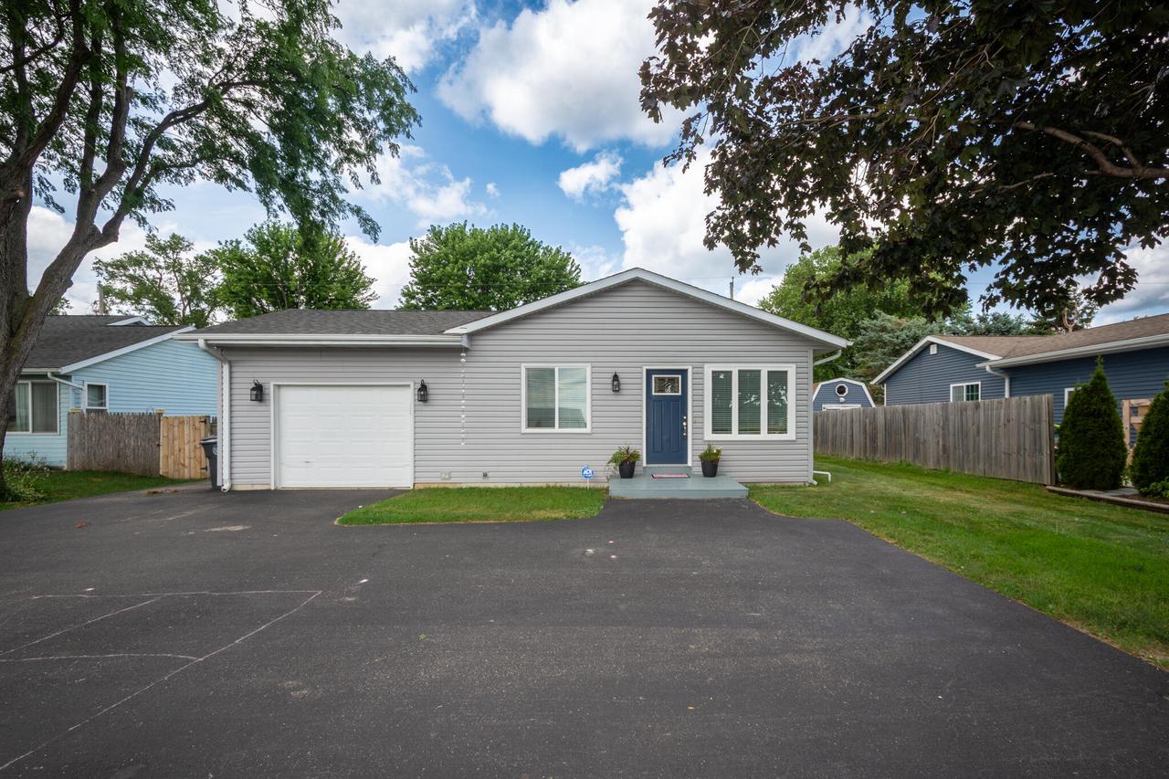 26914 116th St, Salem Lakes, WI 53179