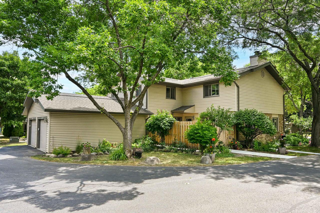 N76W14619 Fairfield Ct #A, Menomonee Falls, WI 53051