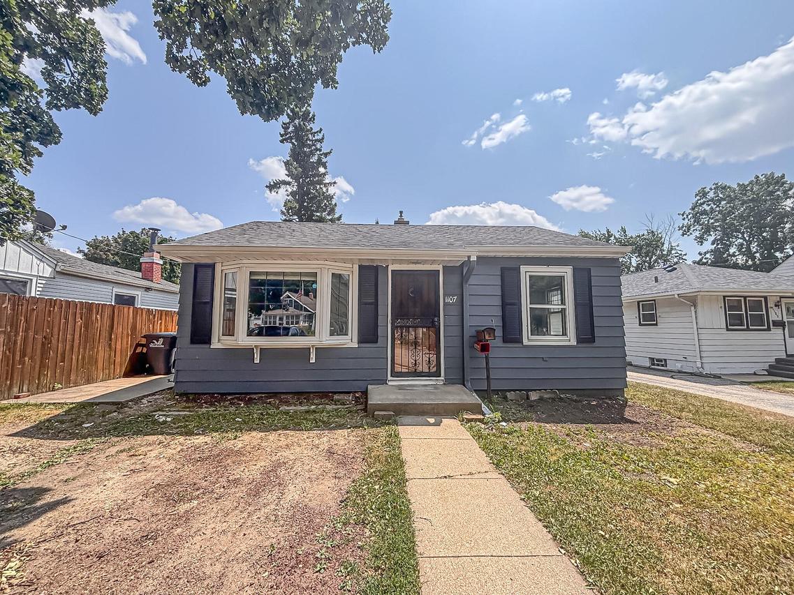 1107 E Moreland Blvd, Waukesha, WI 53186