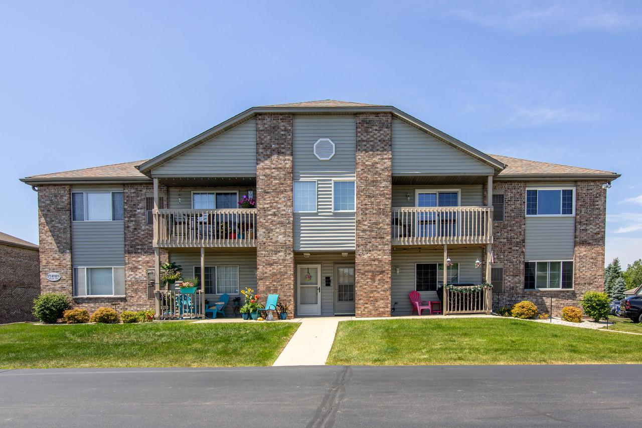 S75W16910 Gregory Dr #6, Muskego, WI 53150