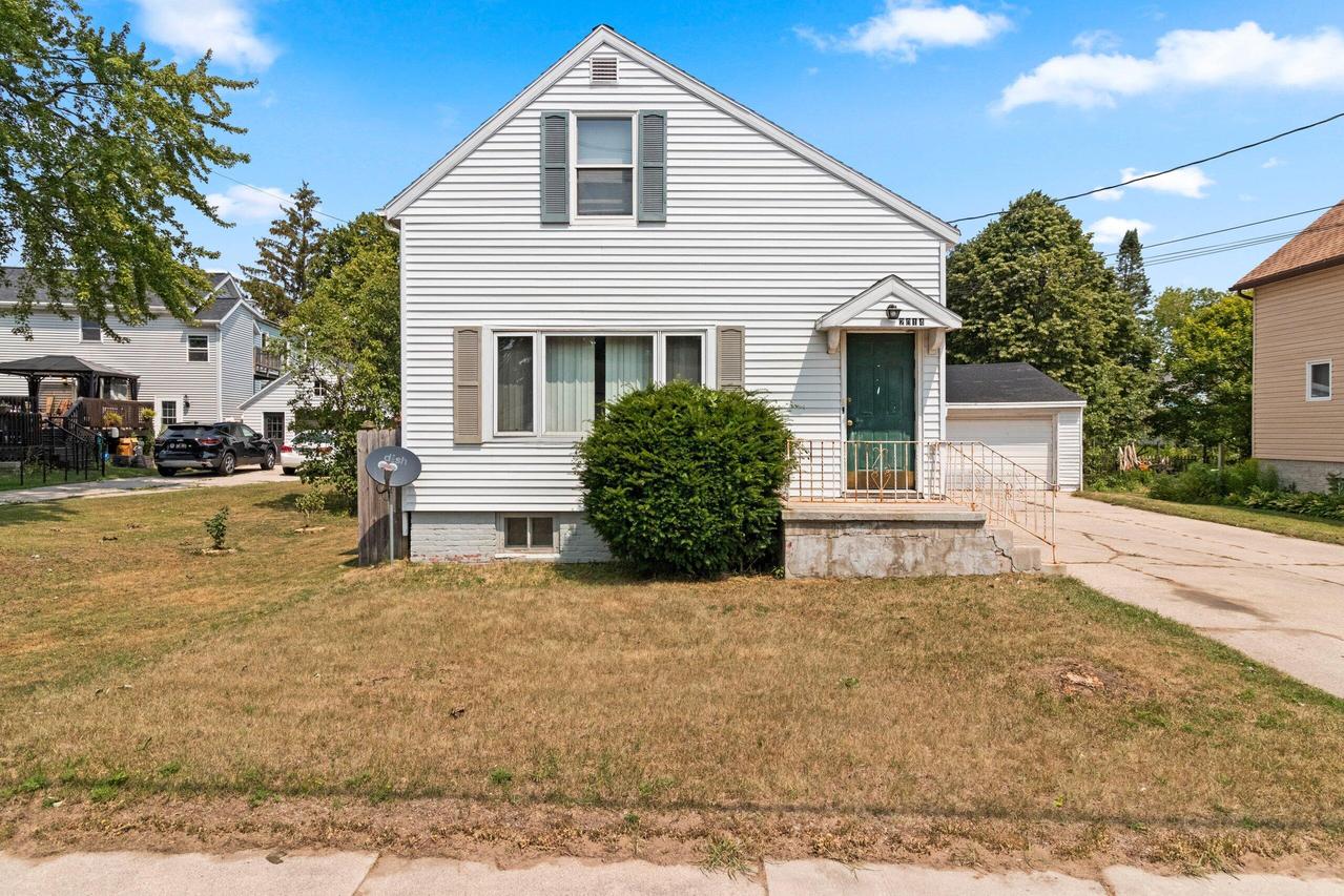 2014 13th St, Two Rivers, WI 54241