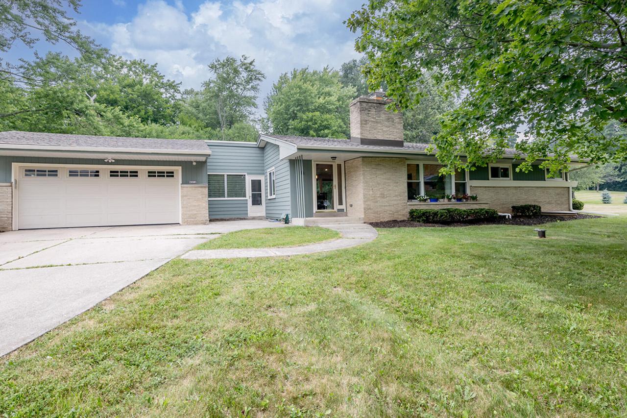 4212 W Scenic Ave, Mequon, WI 53092