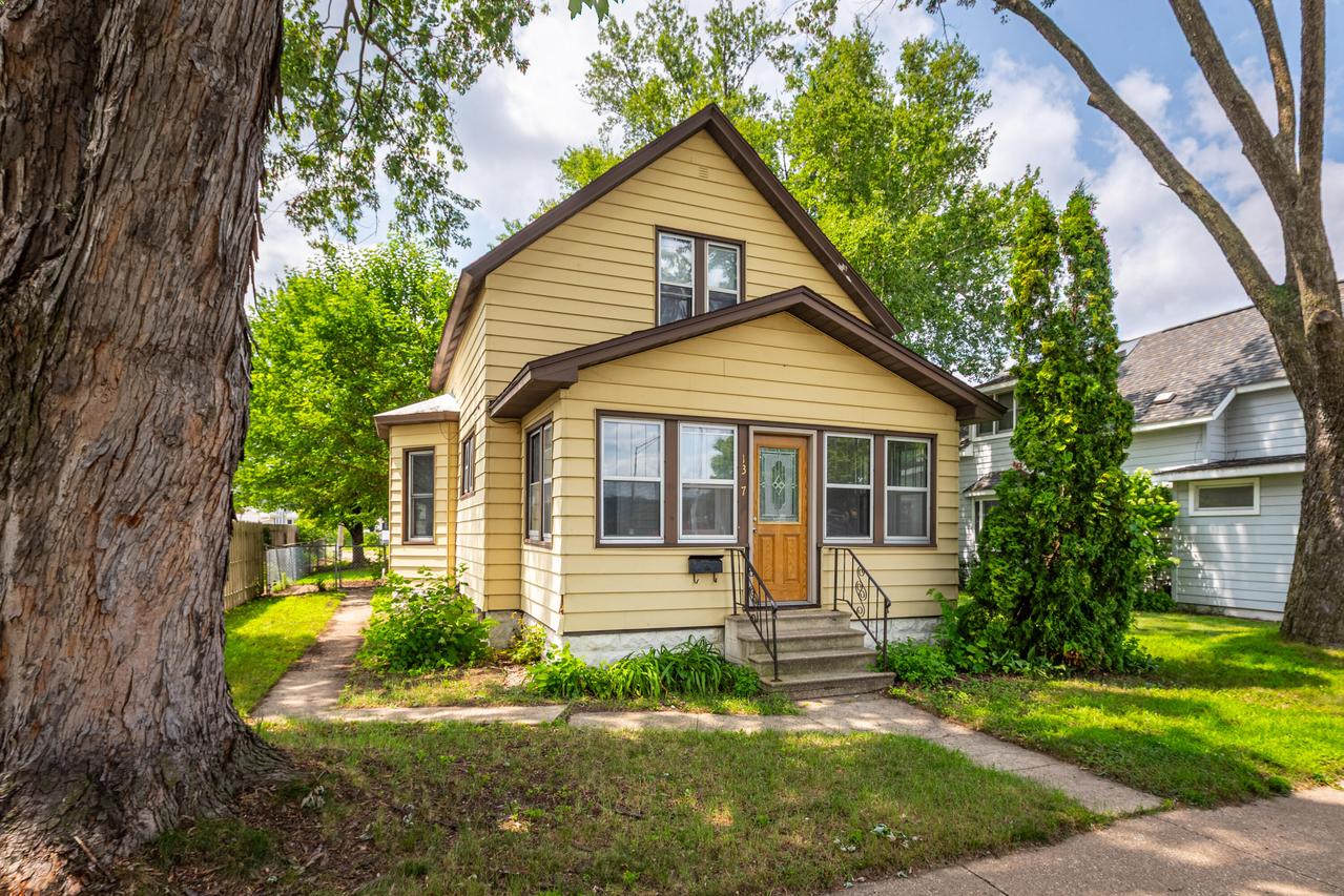 1327 Wood St, La Crosse, WI 54603