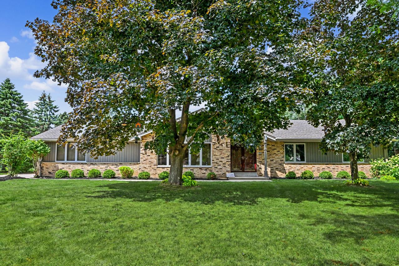 17850 St James Rd, Brookfield, WI 53045