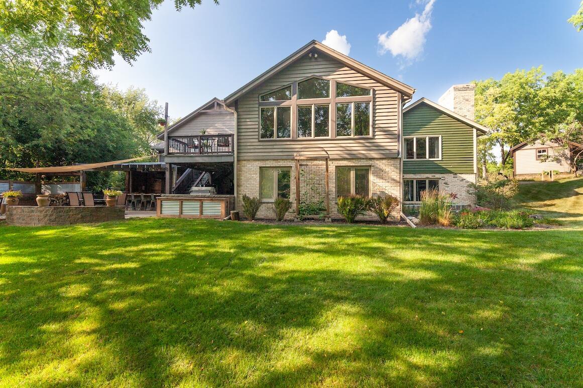 W318N1050 Huckleberry Way, Delafield, WI 53018
