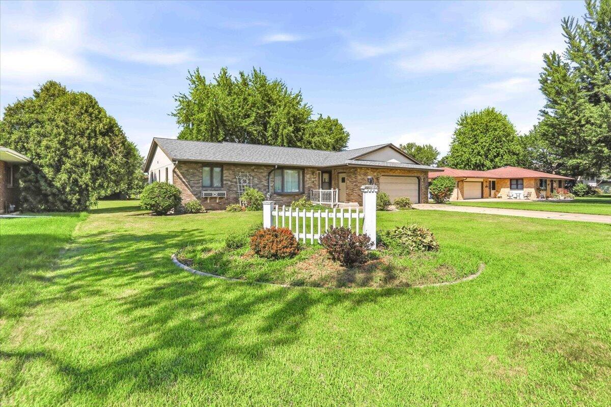 805 Spillway Dr, Campbell, WI 54603