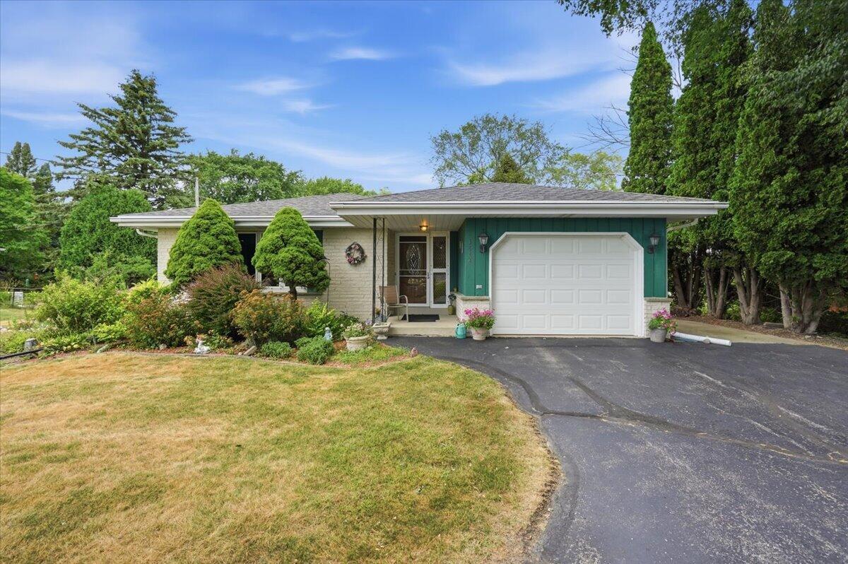 3444 E County Line Rd, Oak Creek, WI 53154