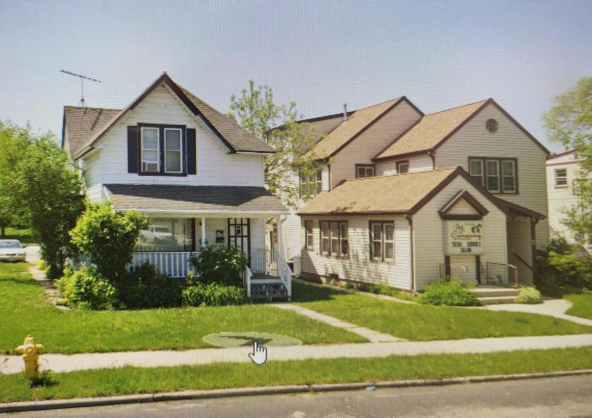 448 S Main St, West Bend, WI 53095