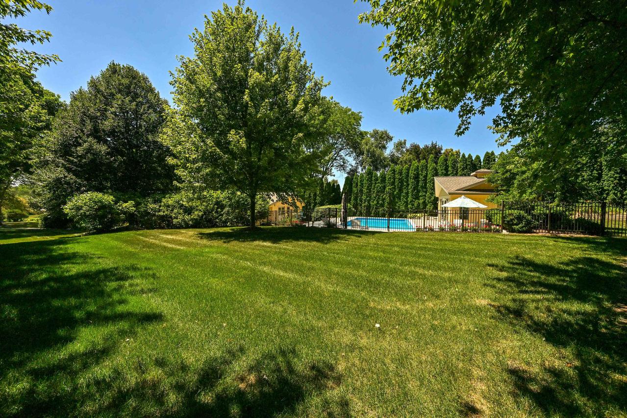 5792 Finch Ln, Greendale, WI 53129