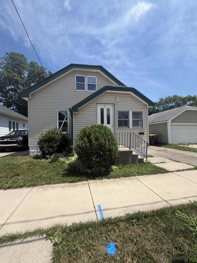 1524 S 87th St, West Allis, WI 53214