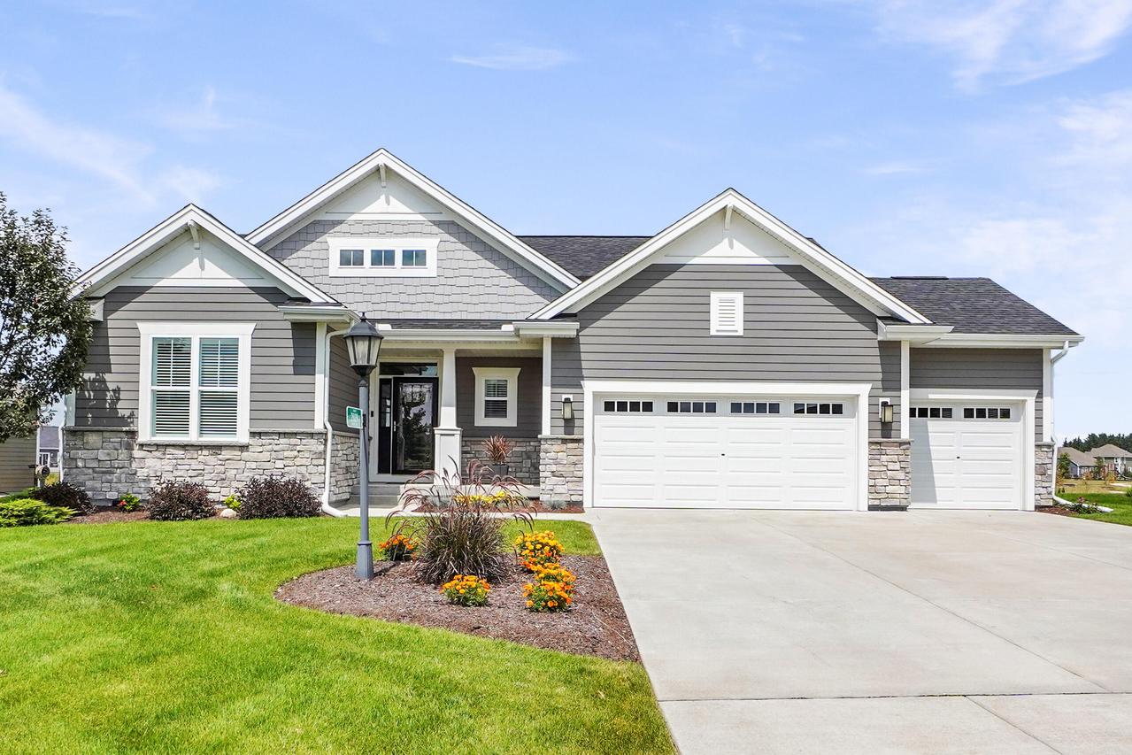 2929 Mendota Dr, Summit, WI 53066