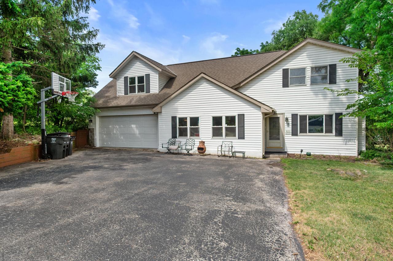 W271N2641 Pear Tree Ln, Pewaukee, WI 53072
