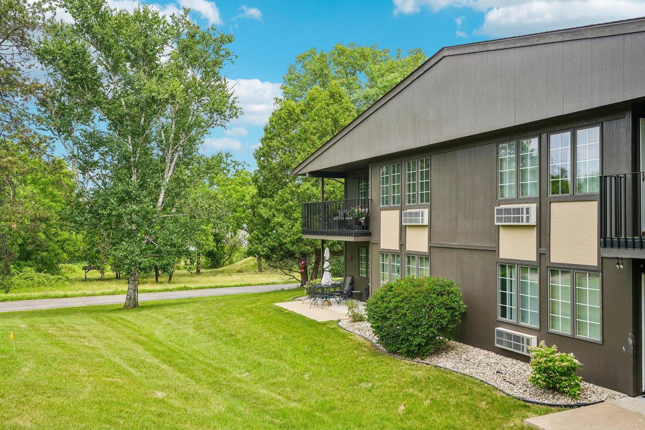 21 Matterhorn Cir #12, Geneva, WI 53147