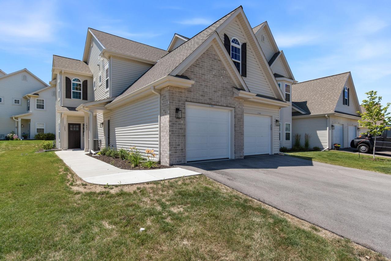 1887 Woodland Way #420-4, Slinger, WI 53086