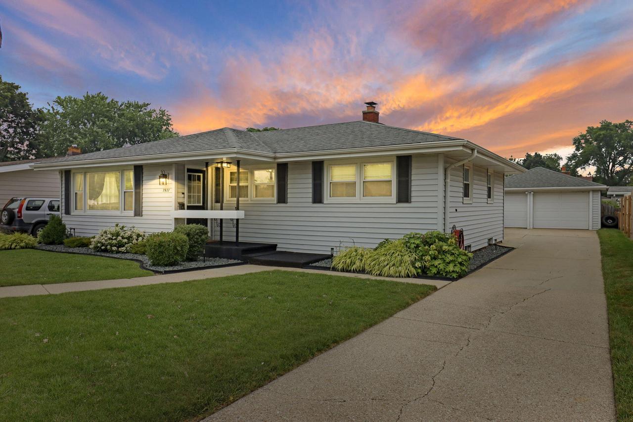 7927 20th Ave, Kenosha, WI 53143