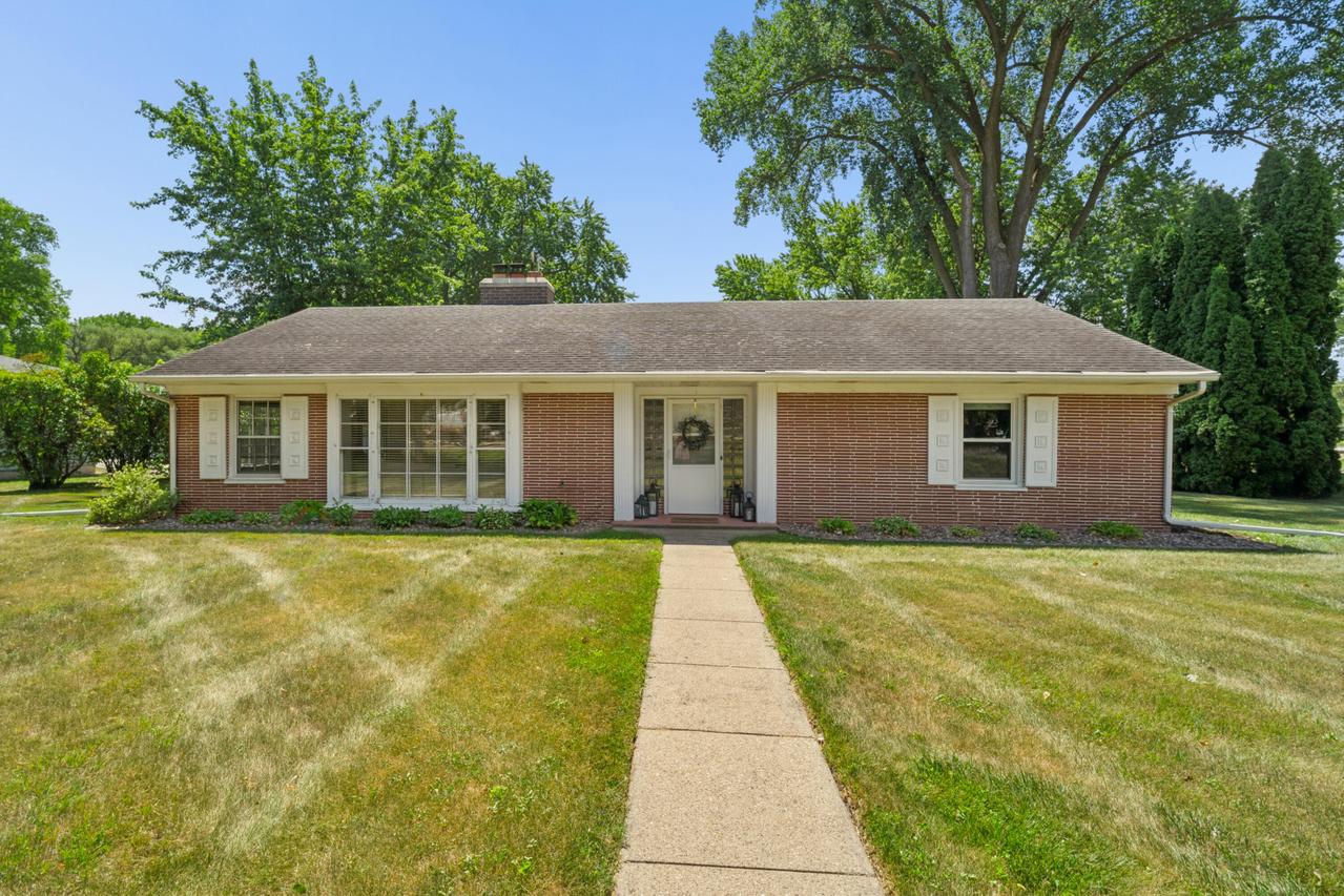N7187 Winnebago Dr, Fond Du Lac, WI 54935