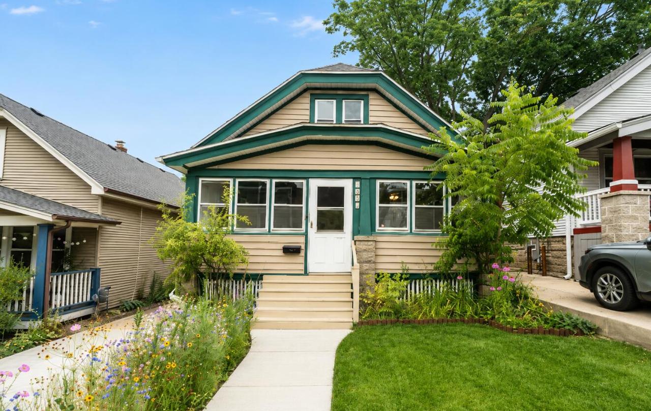 1345 N 68th St, Wauwatosa, WI 53213