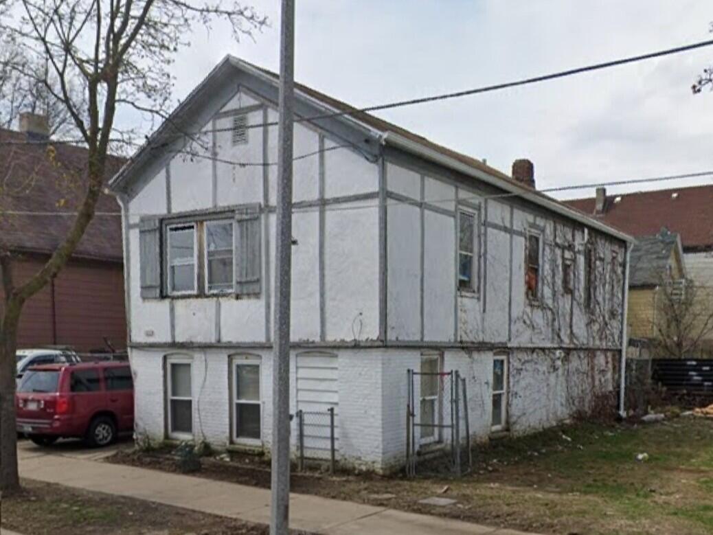 1231 S 12th St, Milwaukee, WI 53204