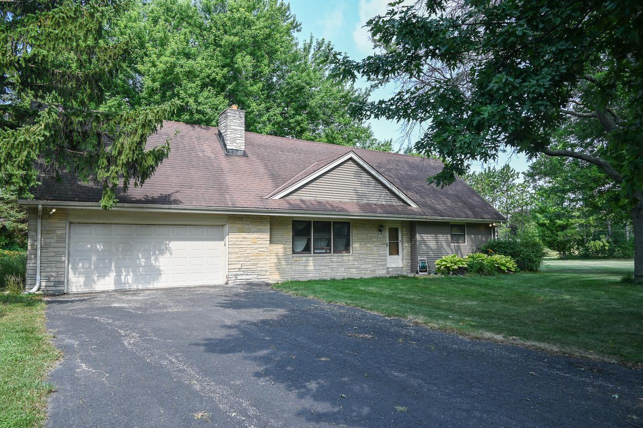 993 Middle Ridge, Richfield, WI 53033