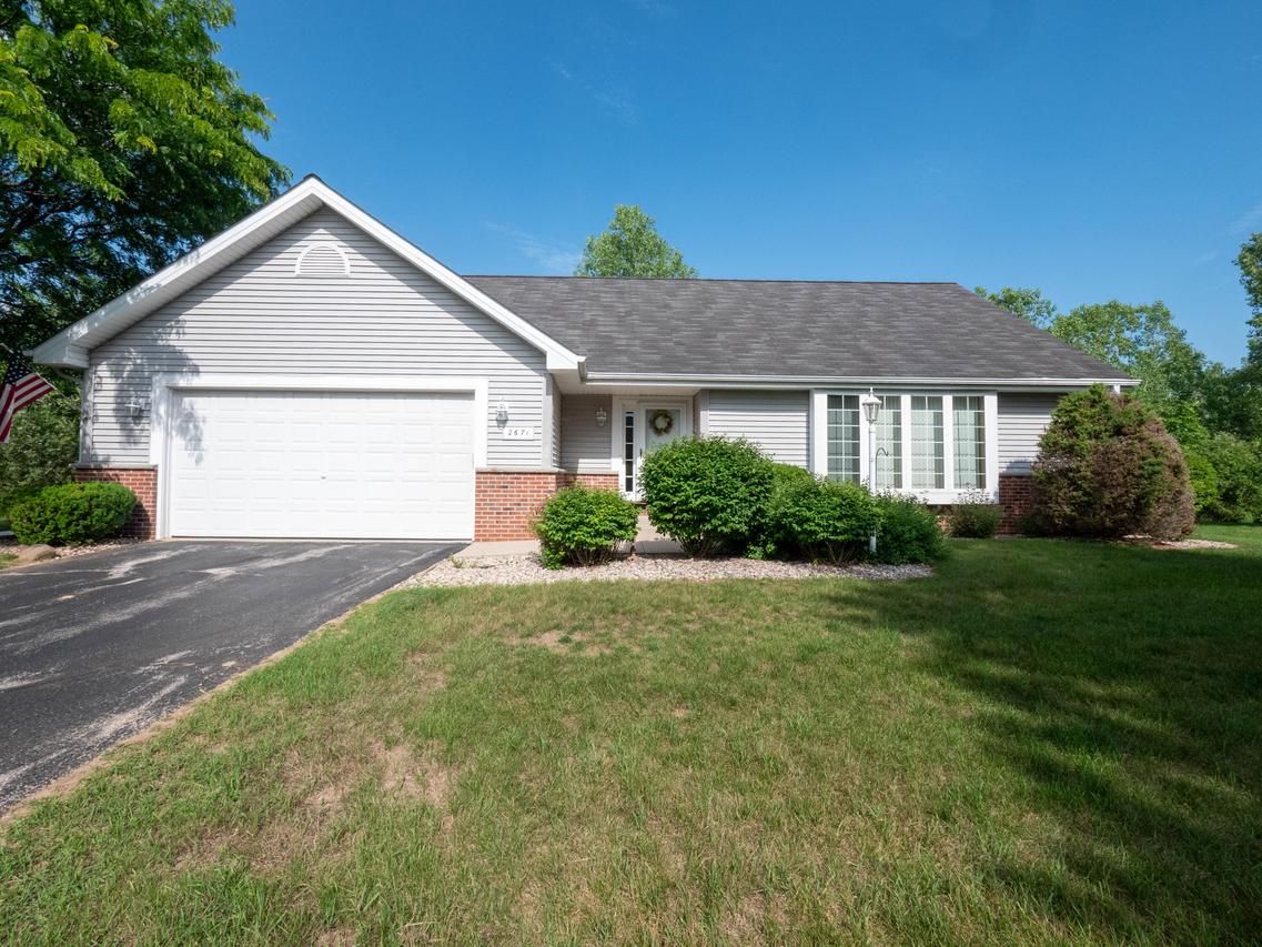 2671 W Wingate Ln, West Bend, WI 53090