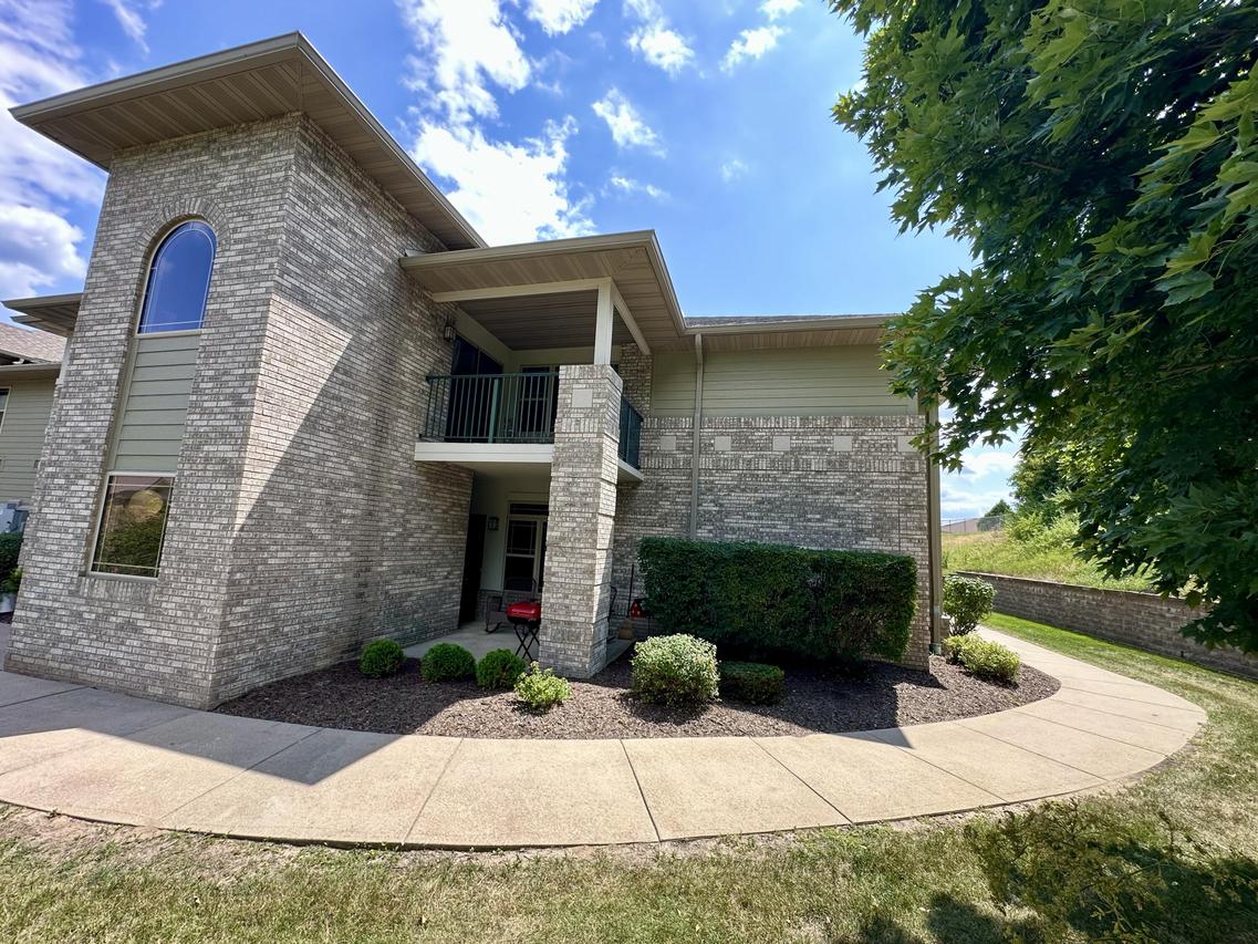 470 N Silverbrook Dr #202, West Bend, WI 53090