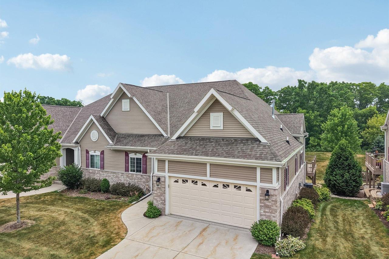 2210 Kayla Dr, Waukesha, WI 53188