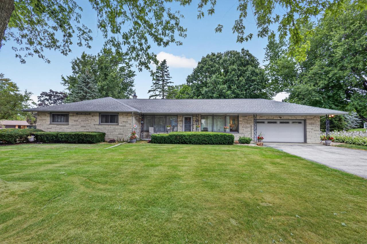 N84W12876 Ronald Dr, Menomonee Falls, WI 53051