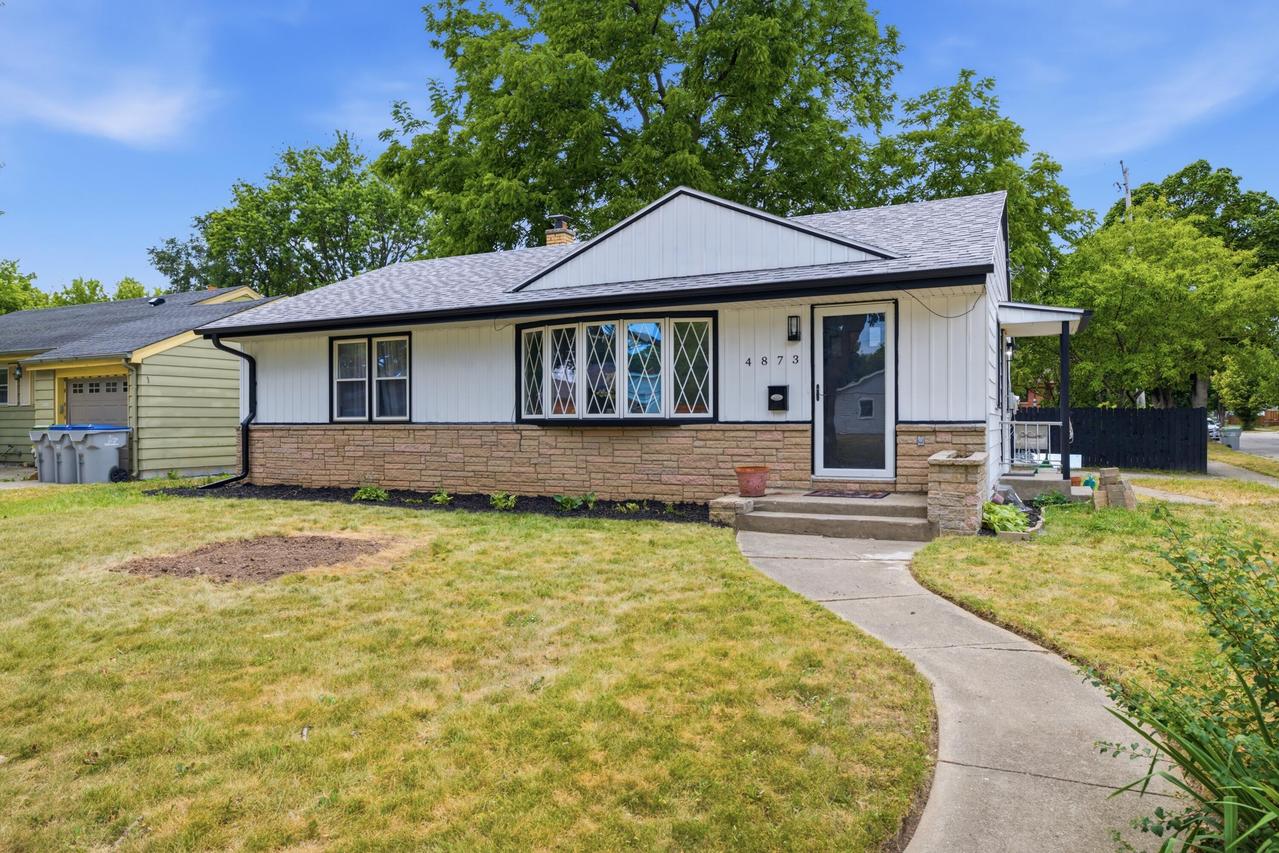 4873 N 88th St, Milwaukee, WI 53225