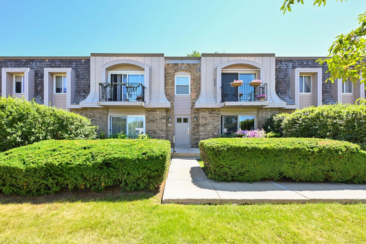 7530 N Port Washington Rd #203, Fox Point, WI 53217