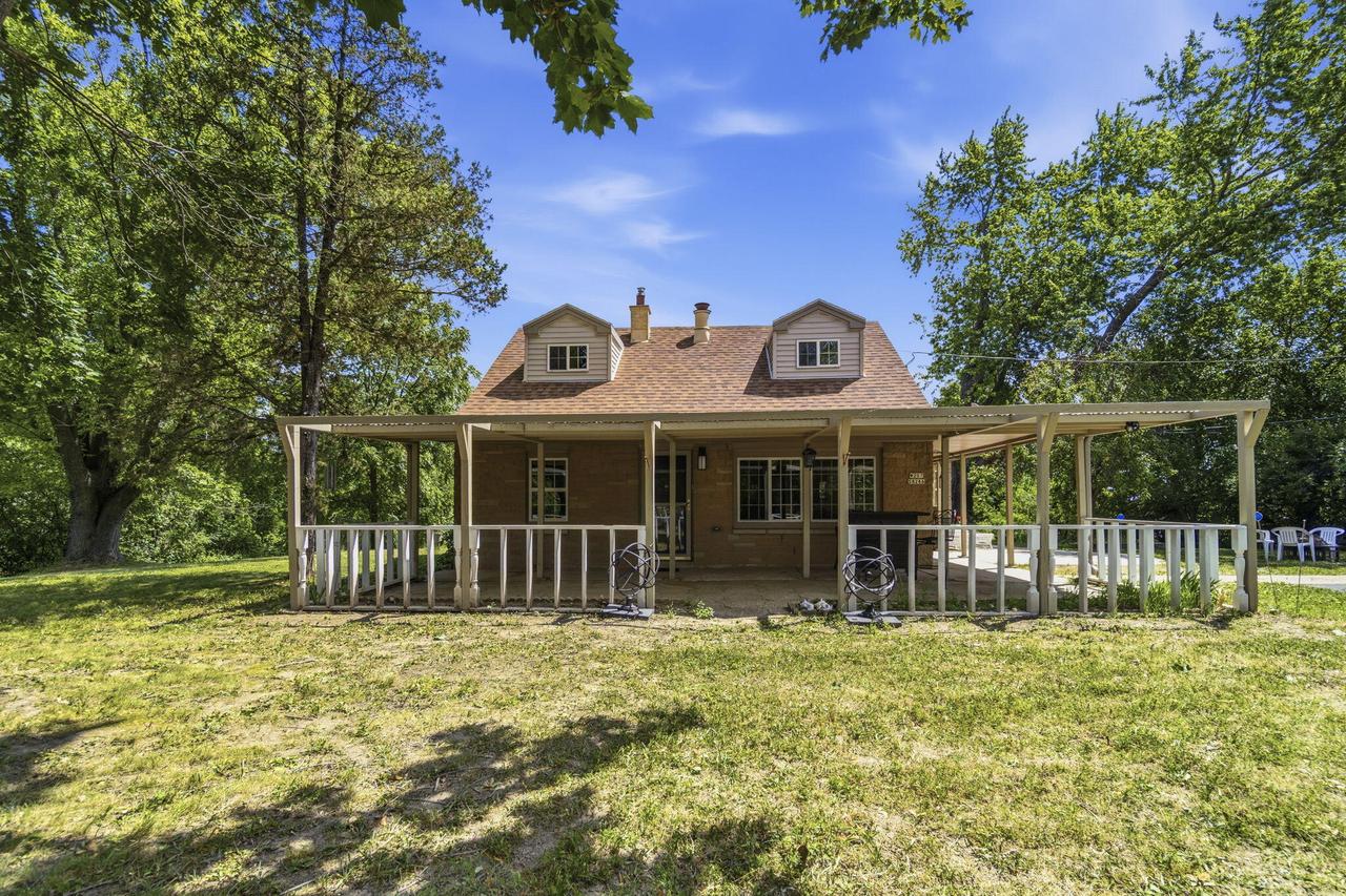 W207S8286 Hillendale Dr, Muskego, WI 53150
