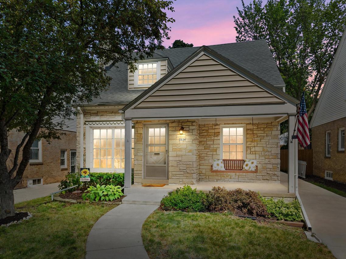 2534 N 67th St, Wauwatosa, WI 53213