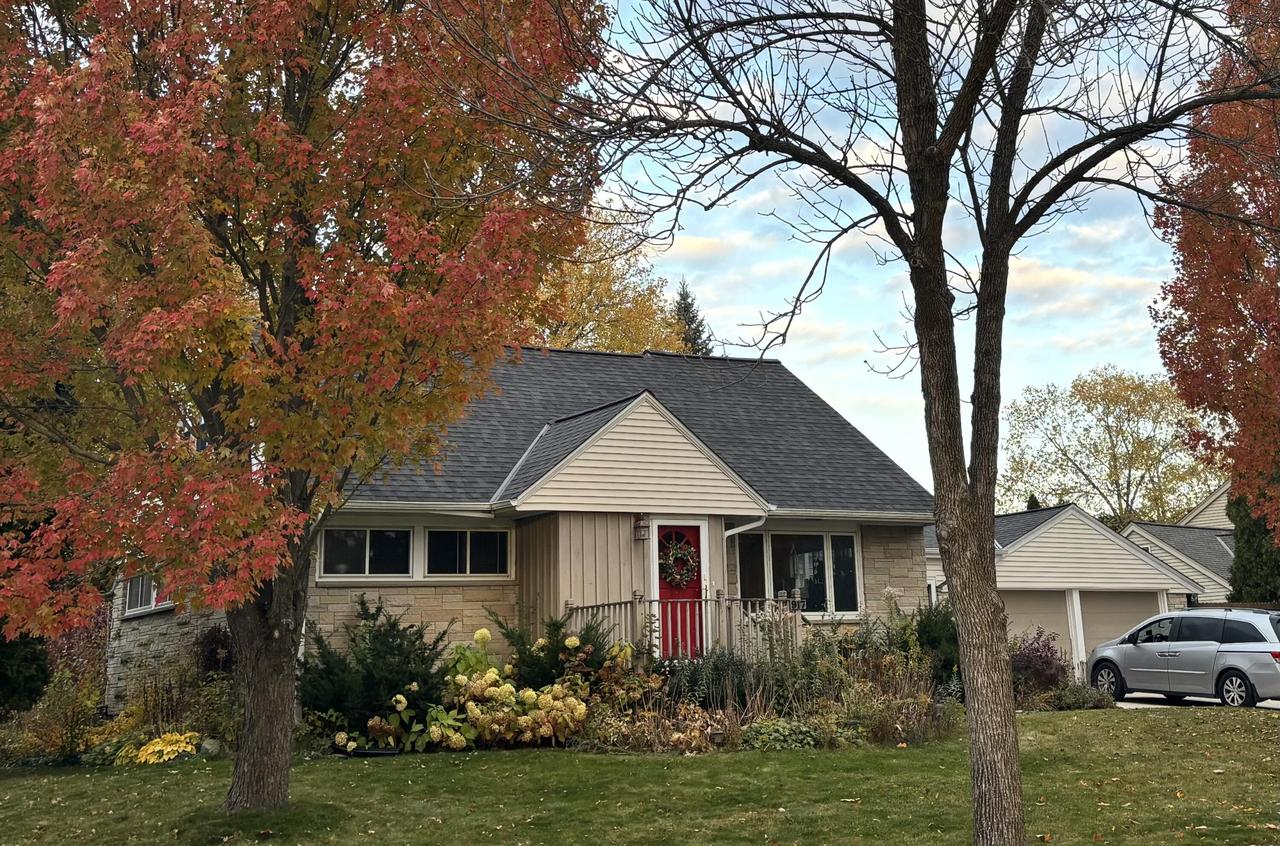 W73N917 London Ct, Cedarburg, WI 53012