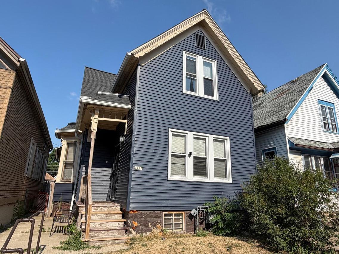 1427 N 24th Pl, Milwaukee, WI 53205