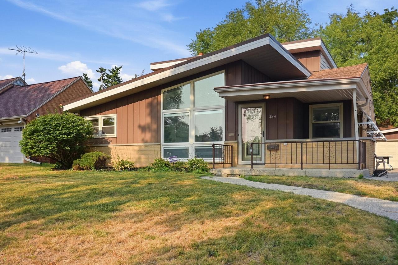 2814 S Cleveland Park, West Allis, WI 53219