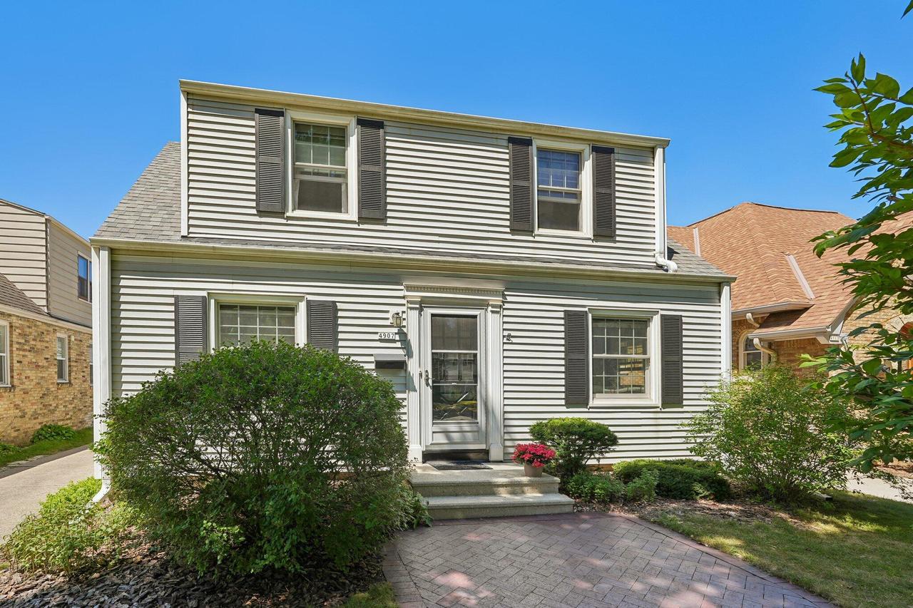 4907 N Idlewild Ave, Whitefish Bay, WI 53217