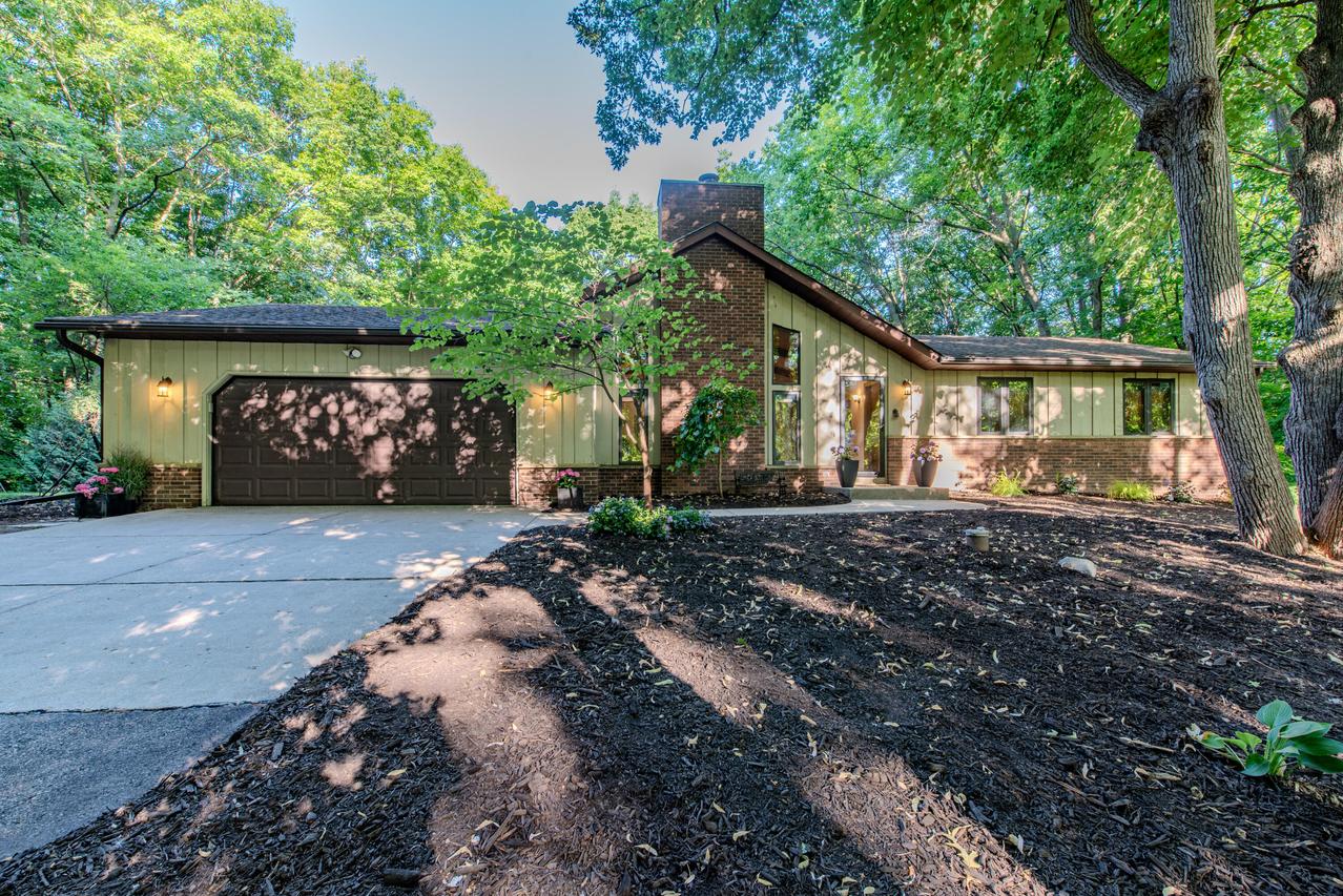 321 Kettle Ct, Slinger, WI 53086