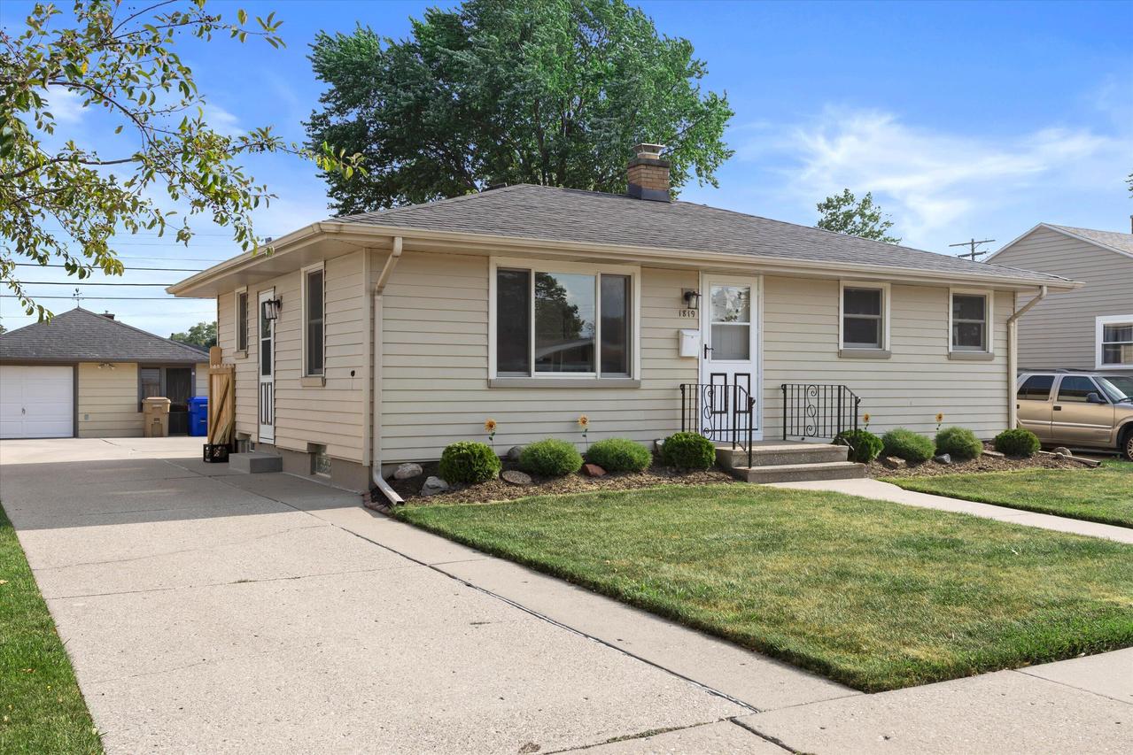 1819 24th St, Kenosha, WI 53140