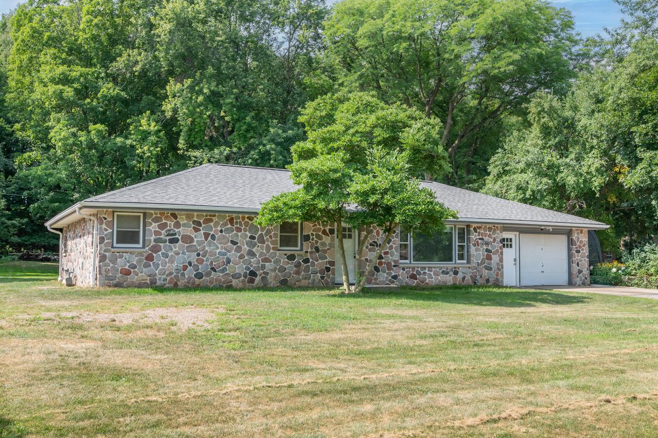 N68W20969 Fairview Dr, Menomonee Falls, WI 53051